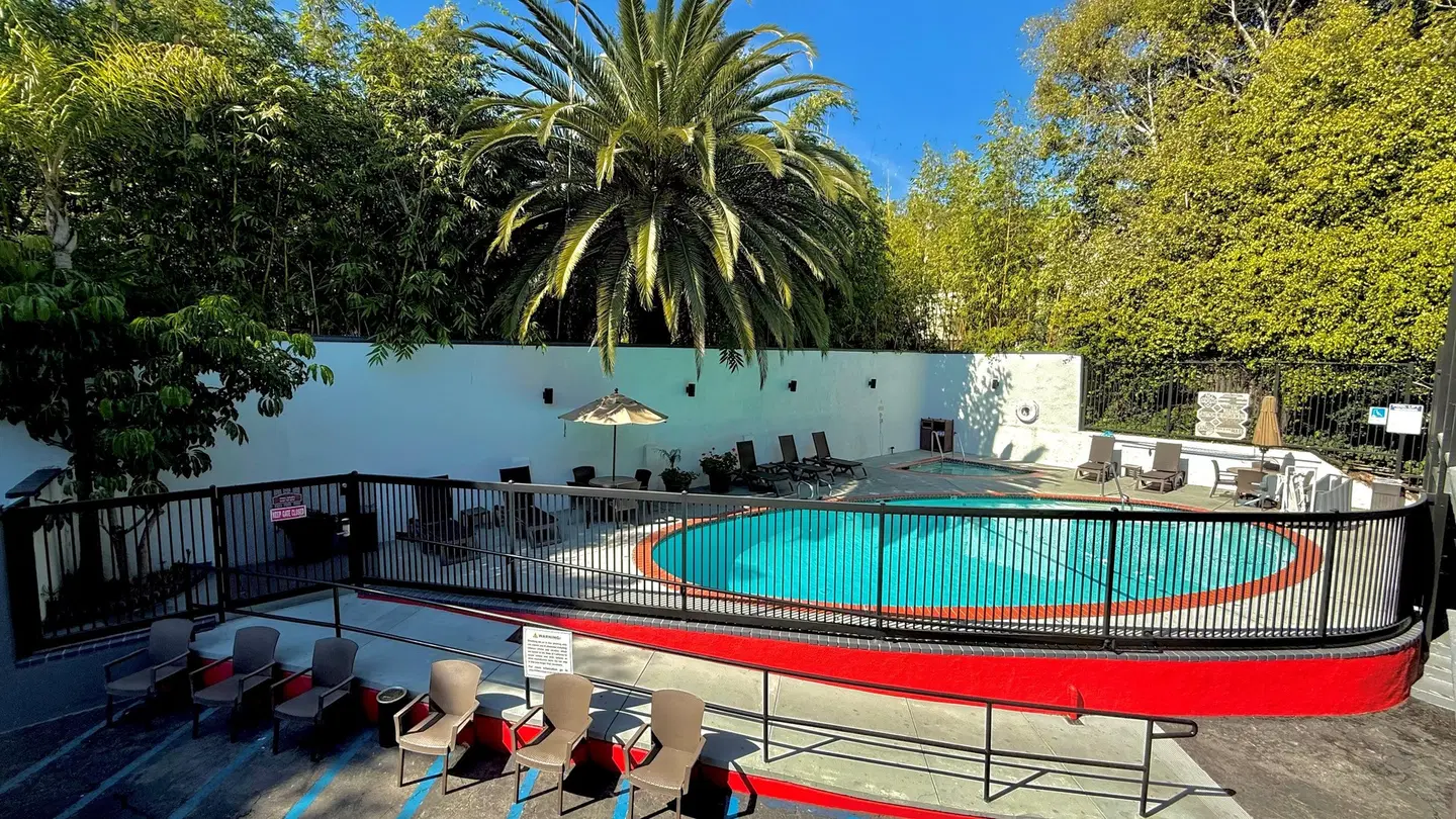 Best Western Hollywood Plaza Inn OUTDOOR_POOL