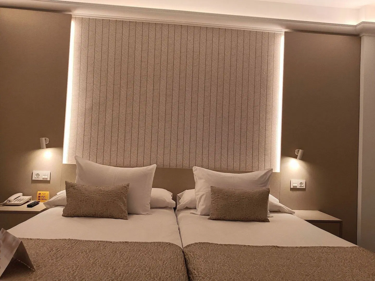 Plaza del Castillo ROOM_EXAMPLE