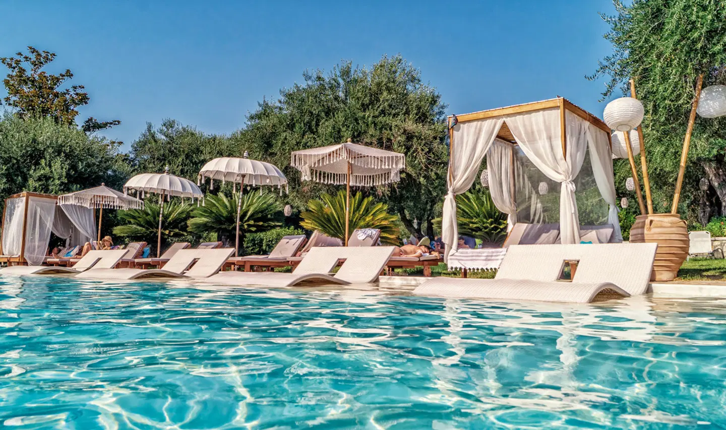 Nefeli OUTDOOR_POOL