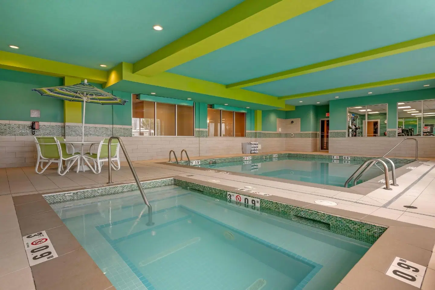 Comfort Inn & Suites Airport North Hallenbad