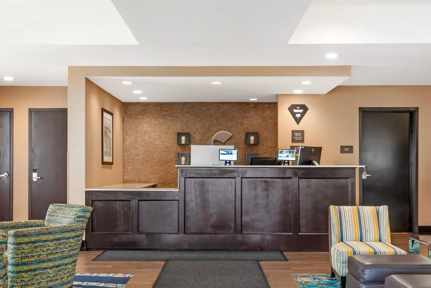 Comfort Inn & Suites Airport North LOUNGE_LOBBY