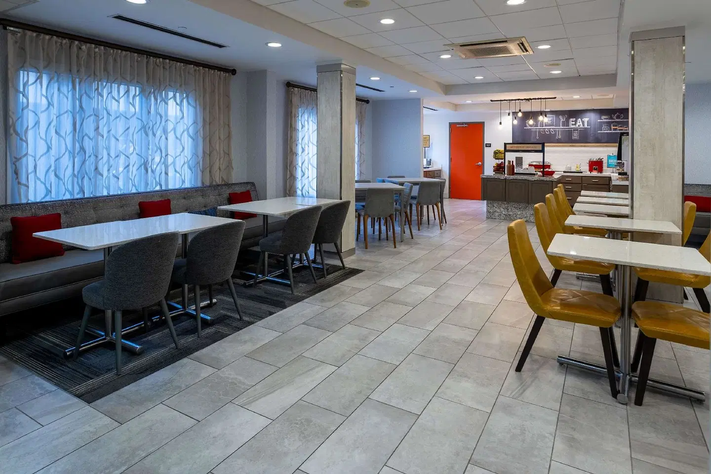 Hampton Inn Atlanta-Georgia Tech-Downtown Bar