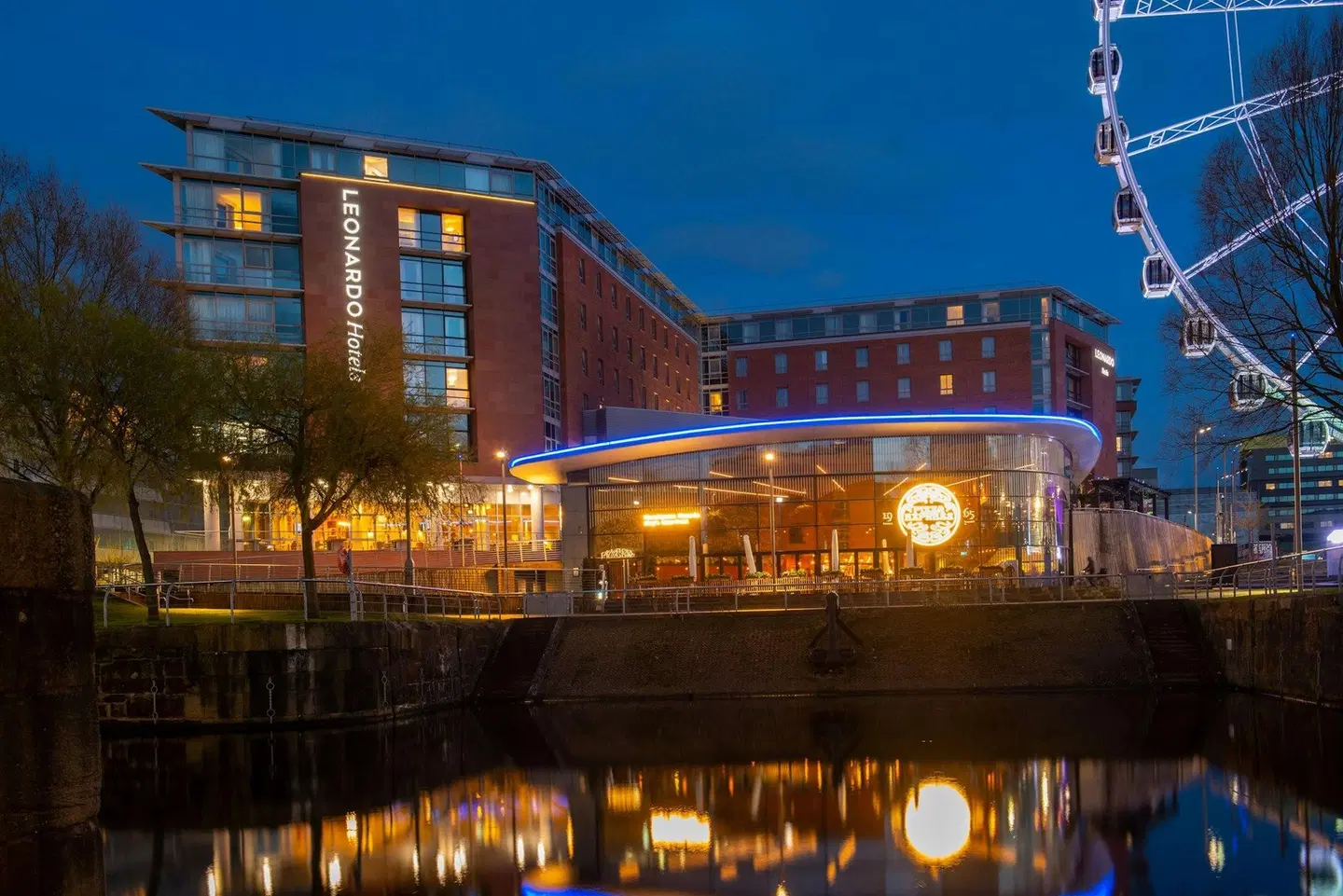 Jurys Inn Liverpool EXTERIOR