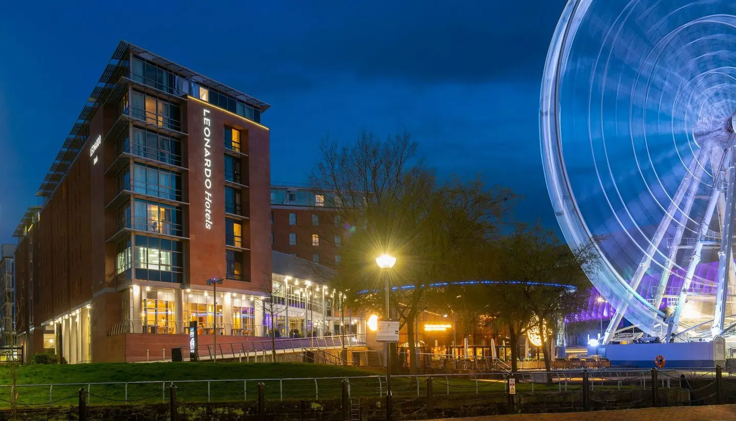 Jurys Inn Liverpool EXTERIOR