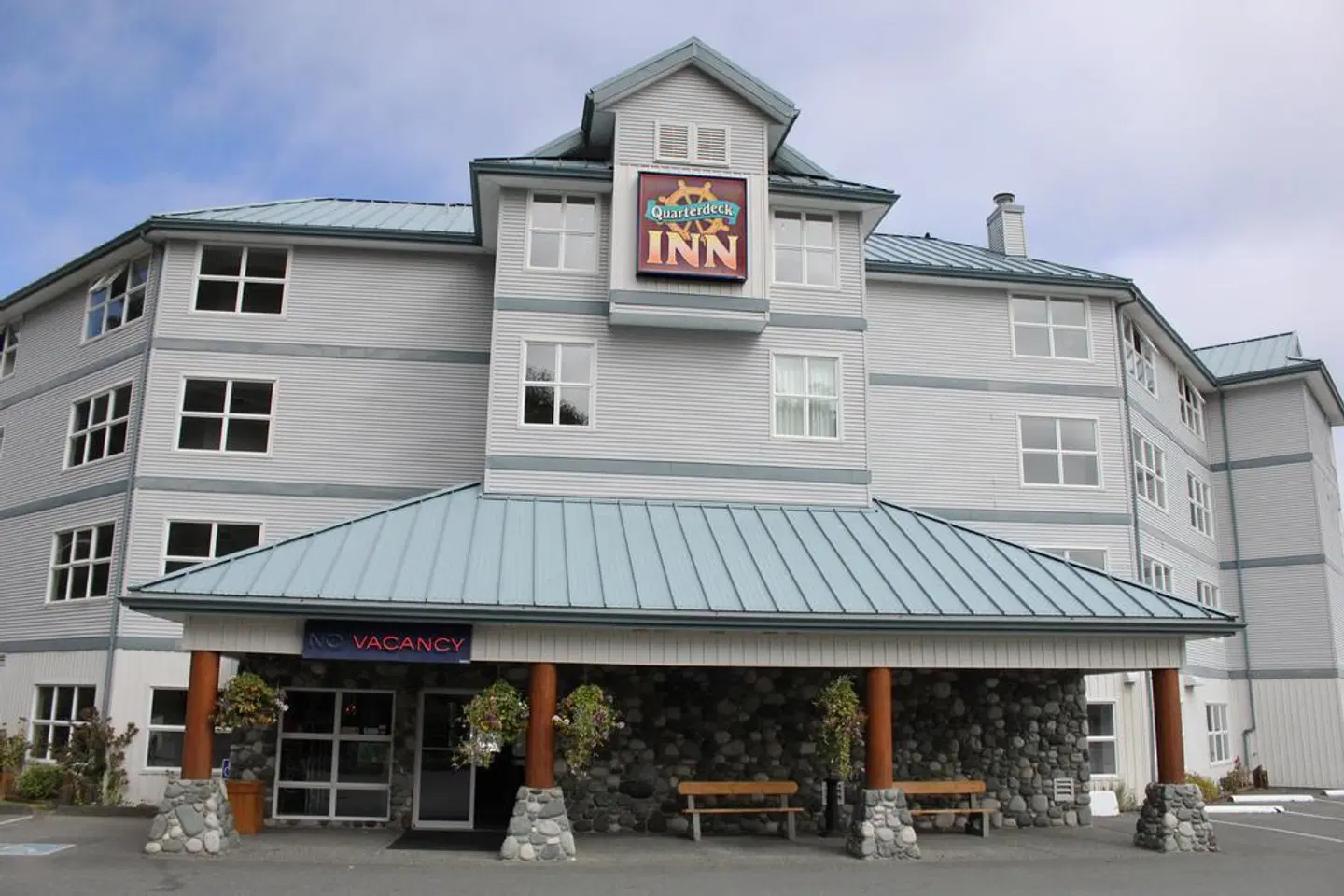 The Quarterdeck Inn & Marina Resort EXTERIOR