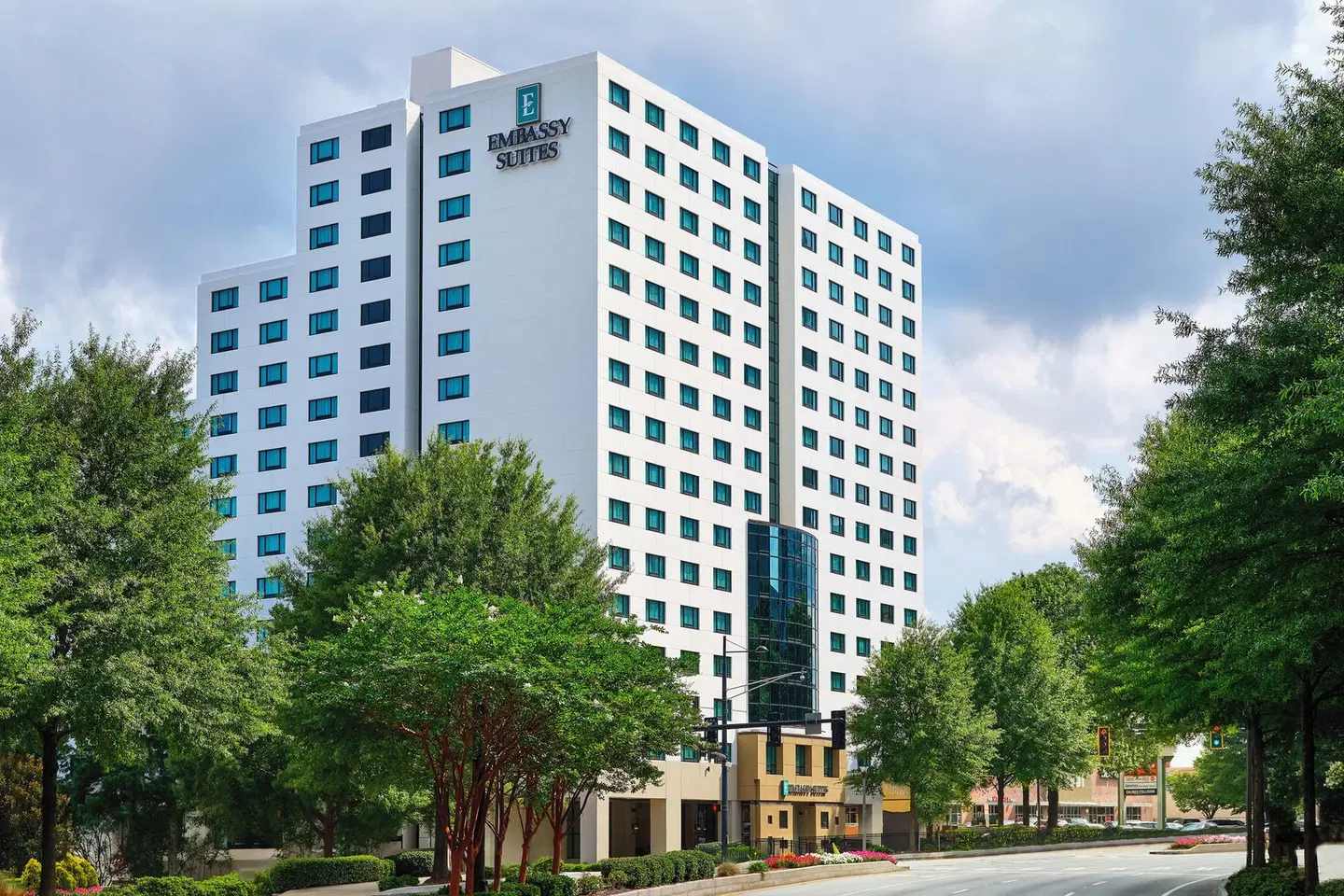 Embassy Suites by Hilton Atlanta Buckhead EXTERIOR