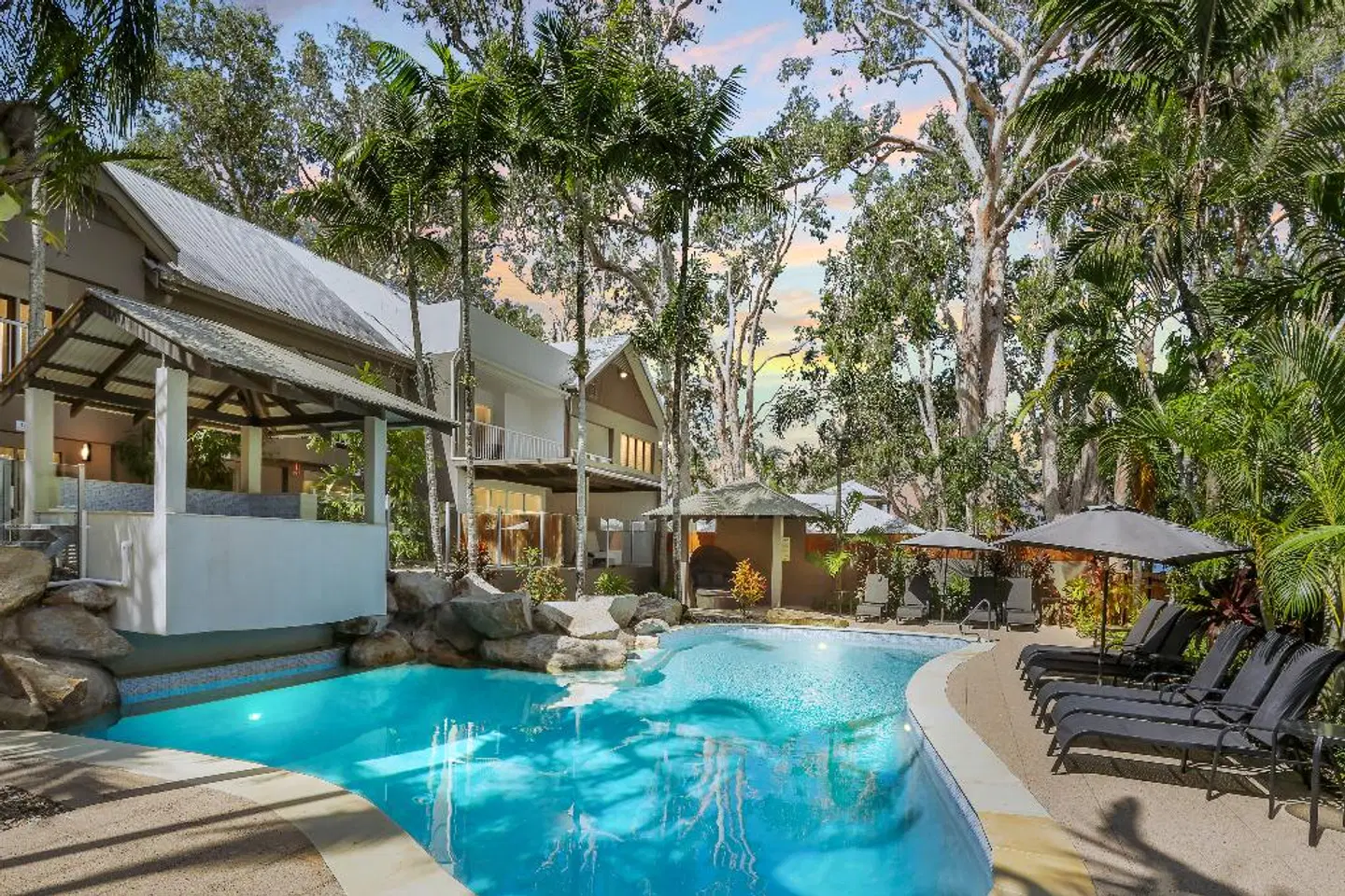 Paradise On The Beach Resort OUTDOOR_POOL