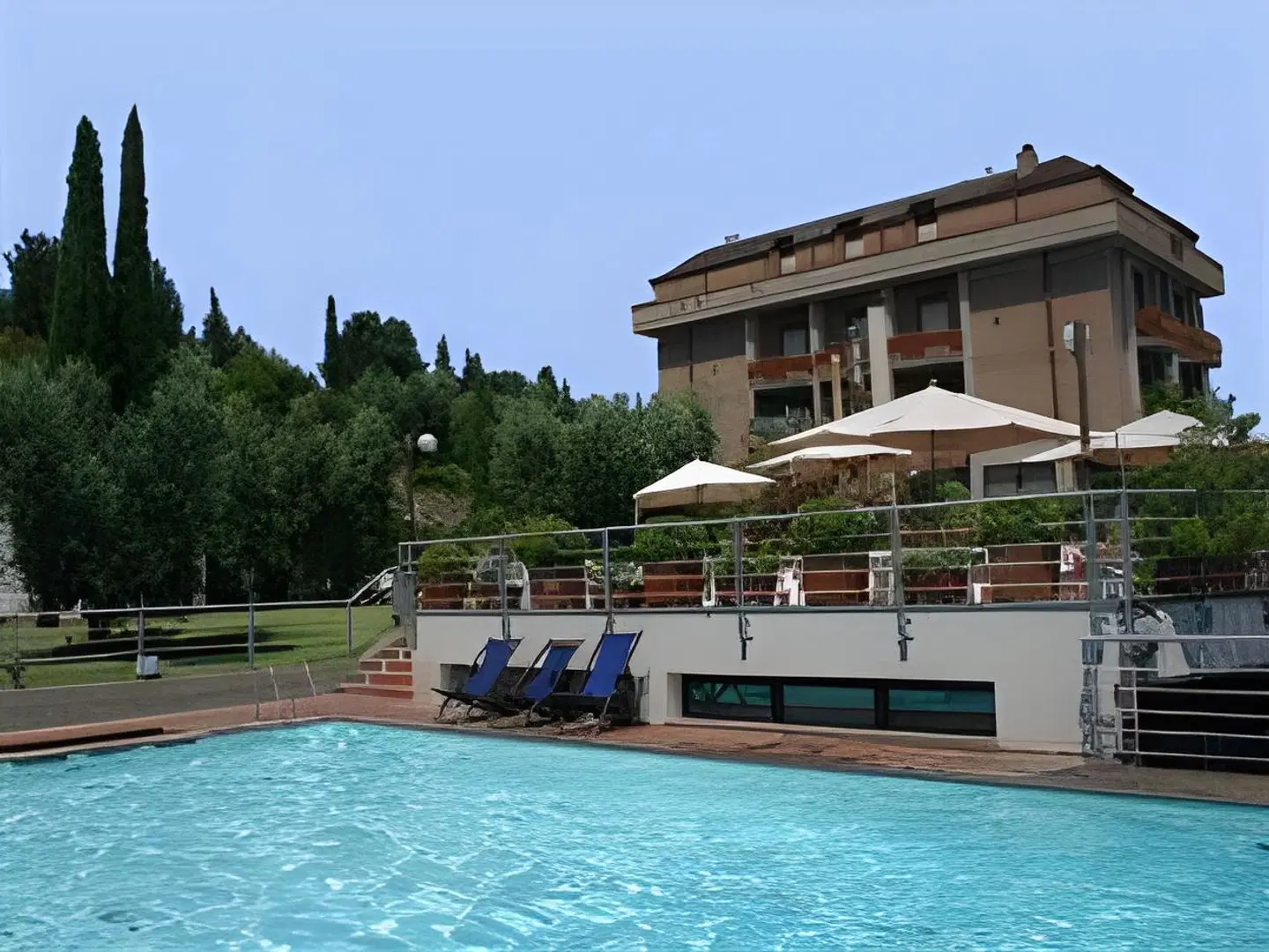Hotel Umbria OUTDOOR_POOL