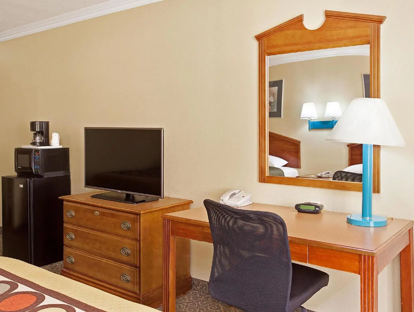Super 8 by Wyndham Los Angeles Downtown ROOM_EXAMPLE
