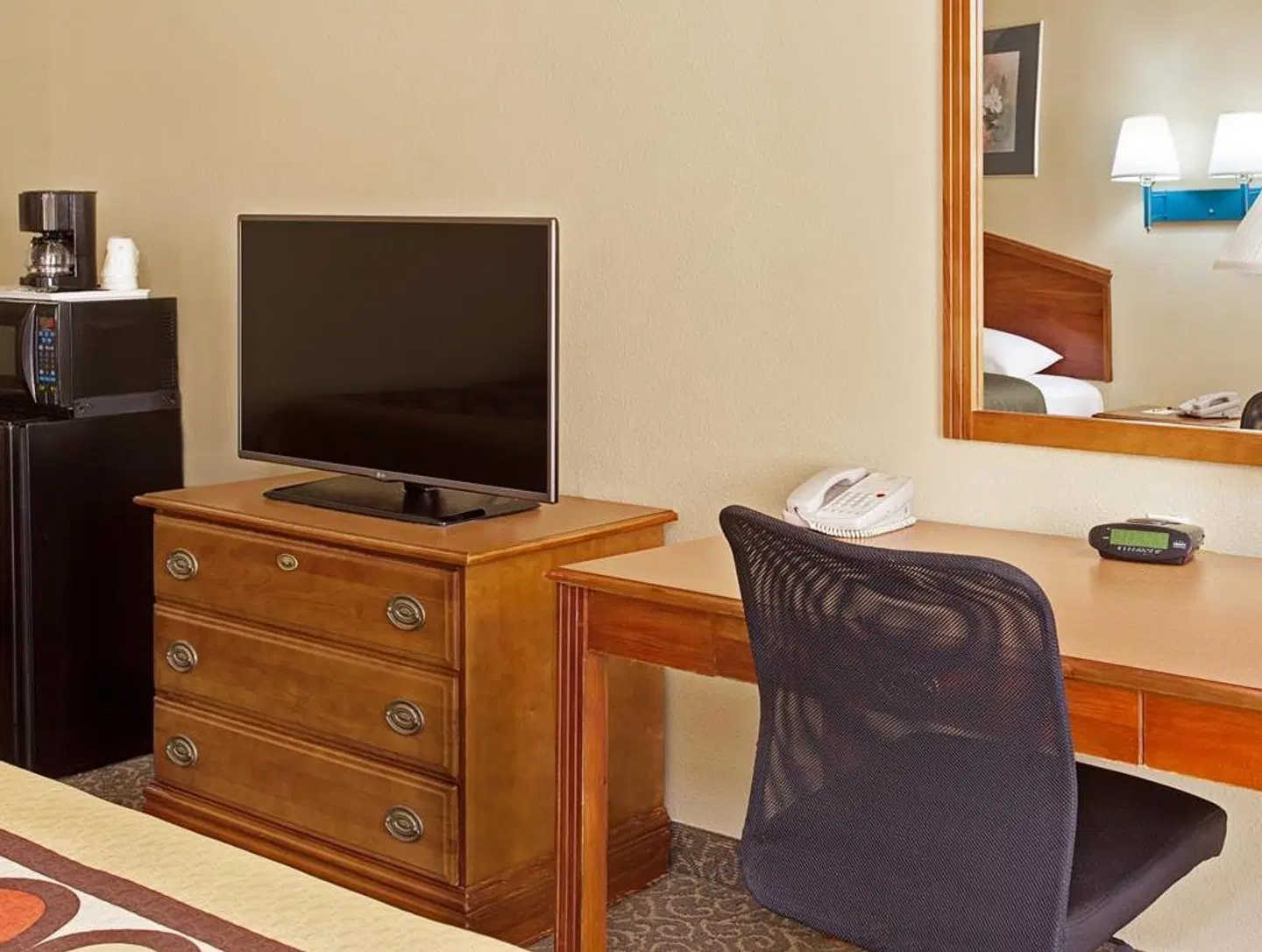 Super 8 by Wyndham Los Angeles Downtown ROOM_EXAMPLE