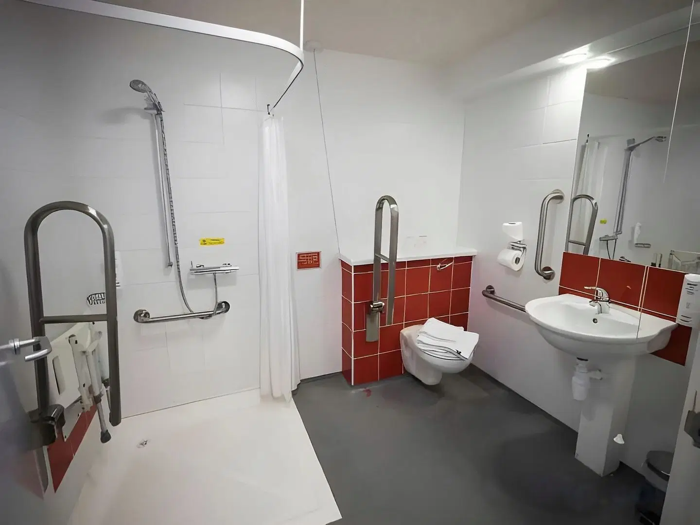Travelodge Limerick Castletroy Badezimmer