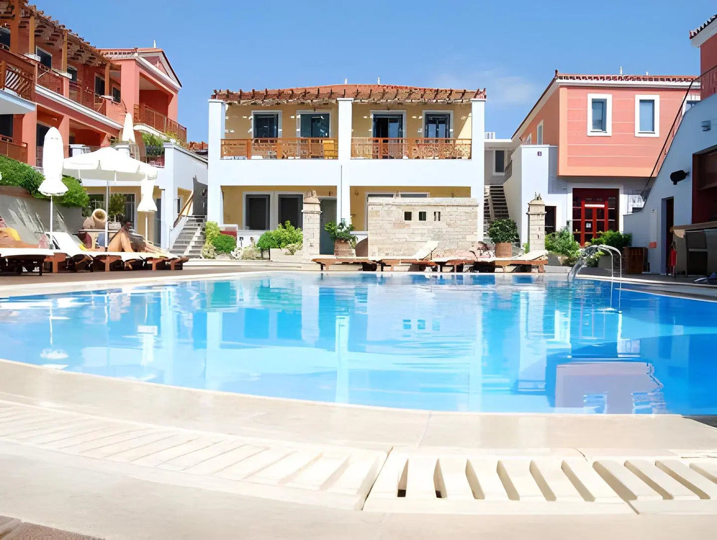 Sirena Residence & Spa OUTDOOR_POOL