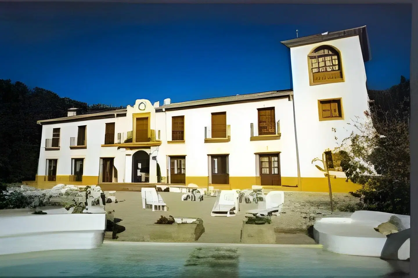 Humaina OUTDOOR_POOL