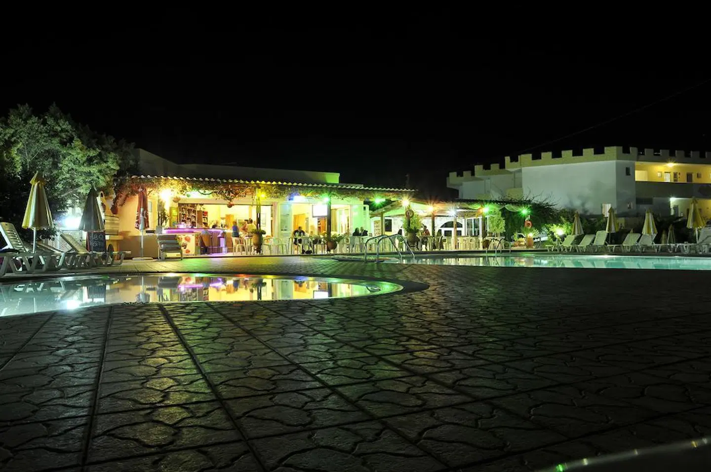 Fili Hotel Apartments Bar