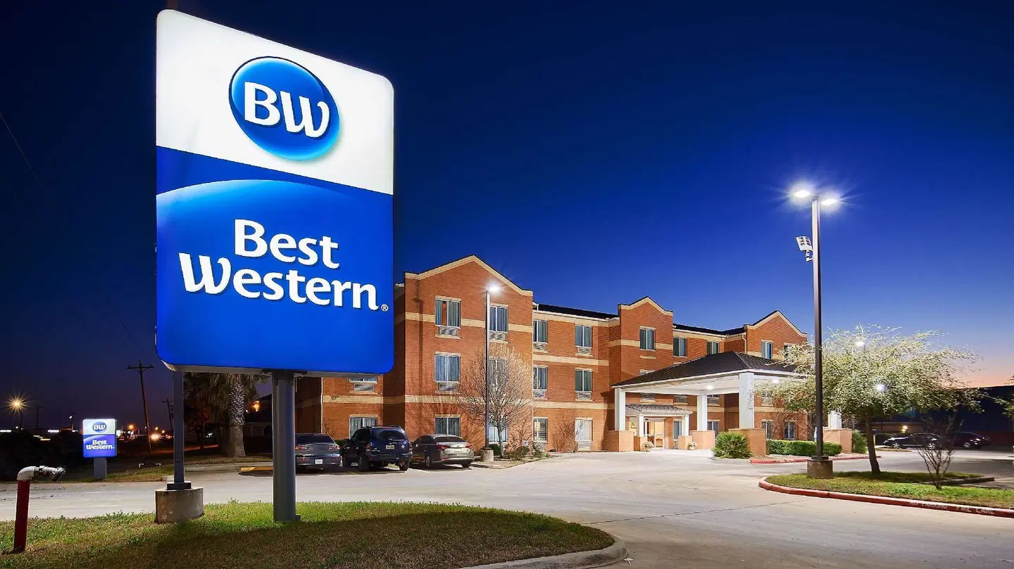 Best Western Lockhart Hotel & Suites EXTERIOR