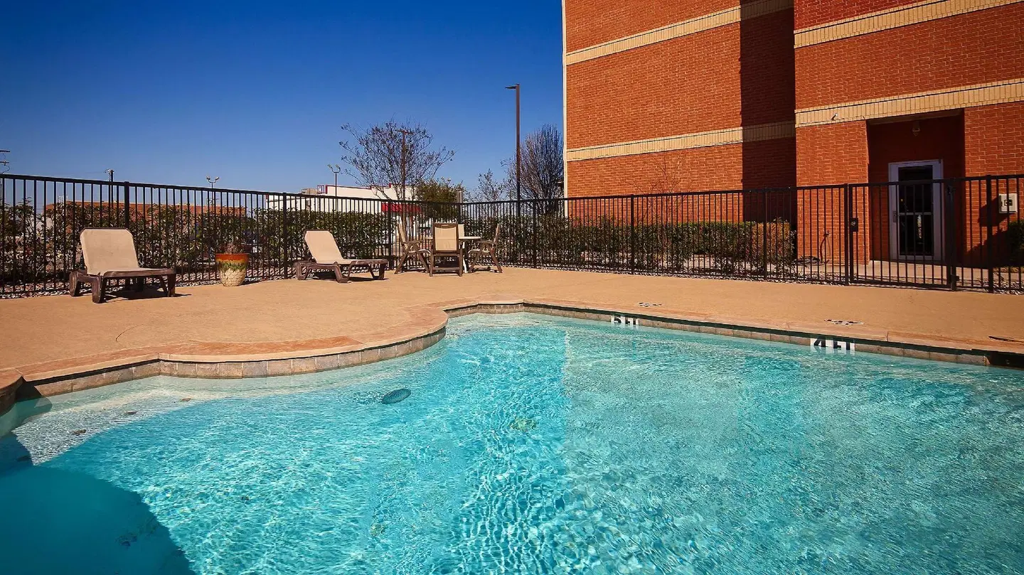 Best Western Lockhart Hotel & Suites OUTDOOR_POOL