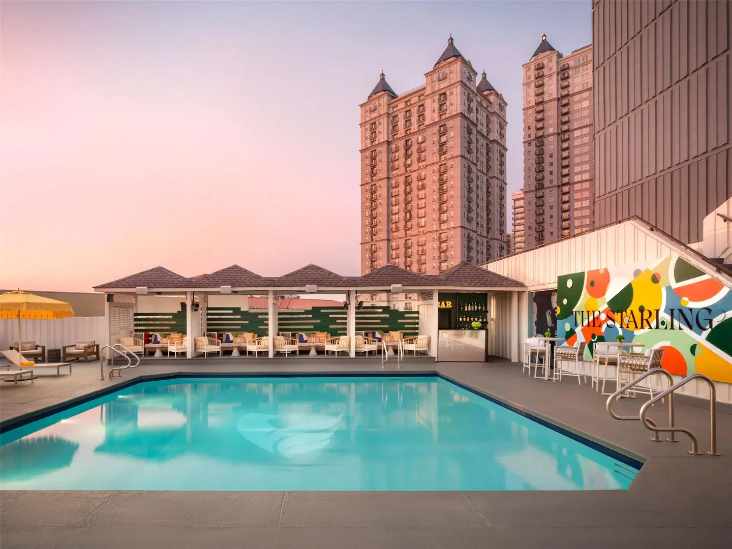The Starling Atlanta Midtown, Curio Collection by Hilton OUTDOOR_POOL