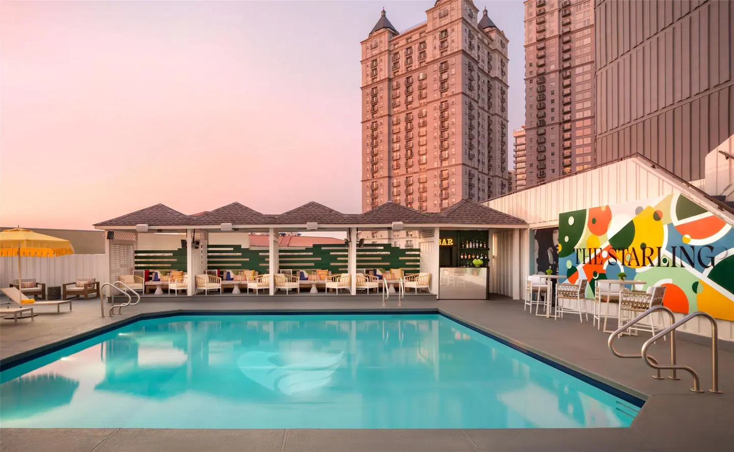 The Starling Atlanta Midtown, Curio Collection by Hilton OUTDOOR_POOL