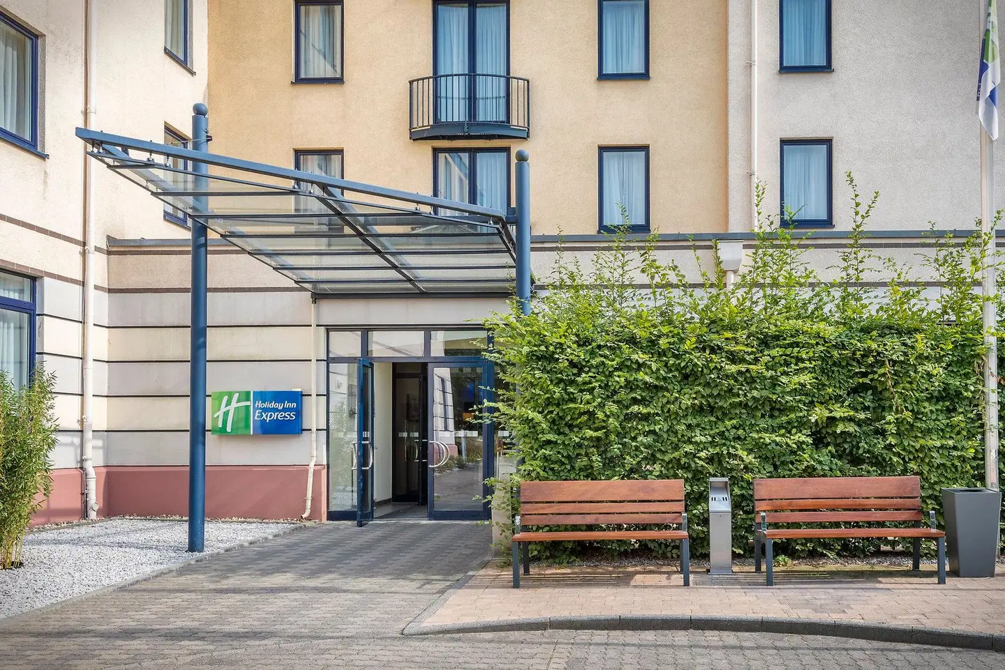Holiday Inn Express Dortmund EXTERIOR