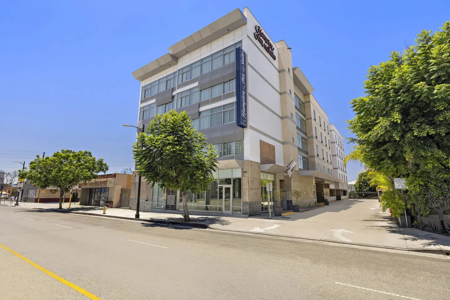 Hampton Inn & Suites Los Angeles/Hollywood EXTERIOR