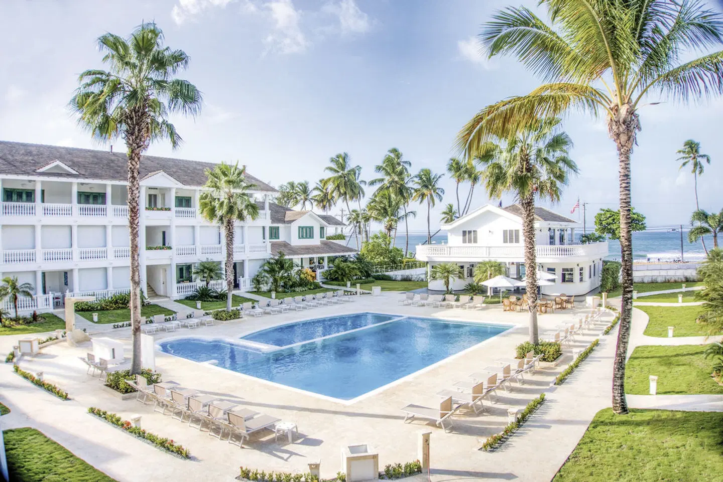 Albachiara Beachfront Hotel OUTDOOR_POOL