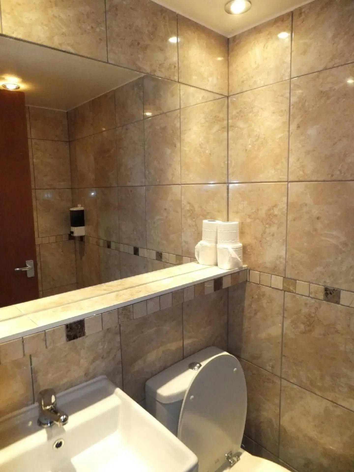 Carlton Hotel Badezimmer