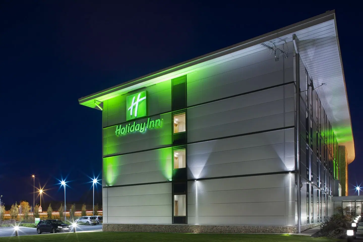Holiday Inn Salisbury - Stonehenge EXTERIOR