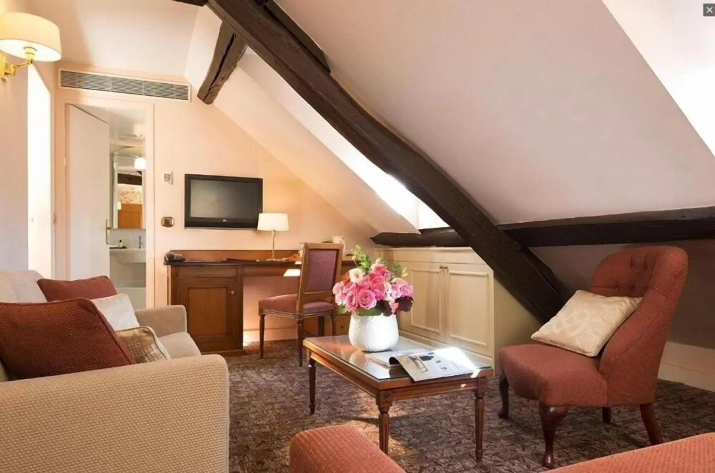 Queen Mary ROOM_EXAMPLE