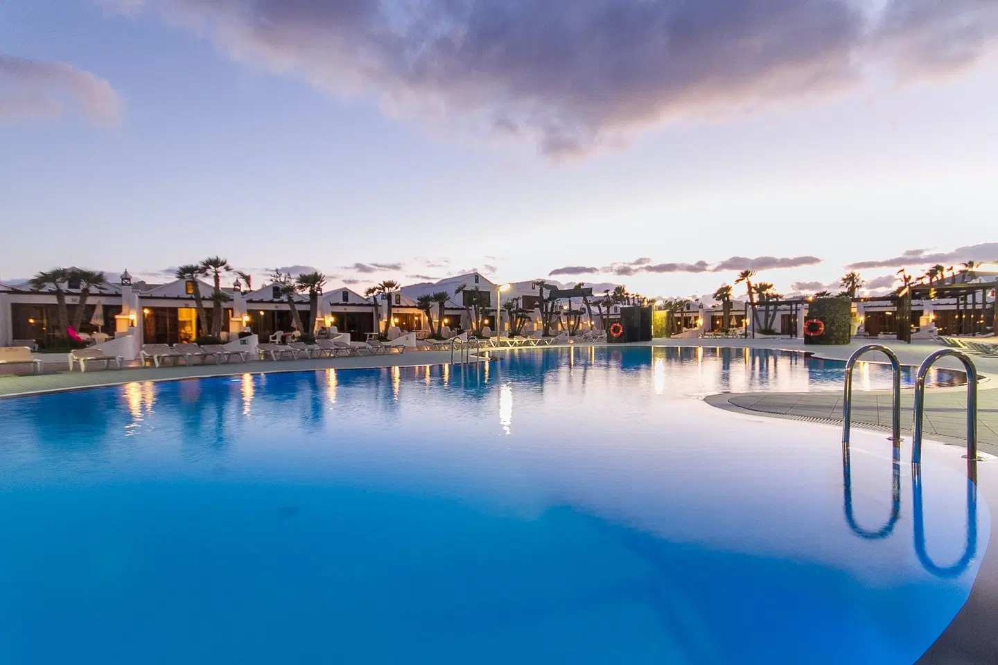 Sands Beach Resort OUTDOOR_POOL