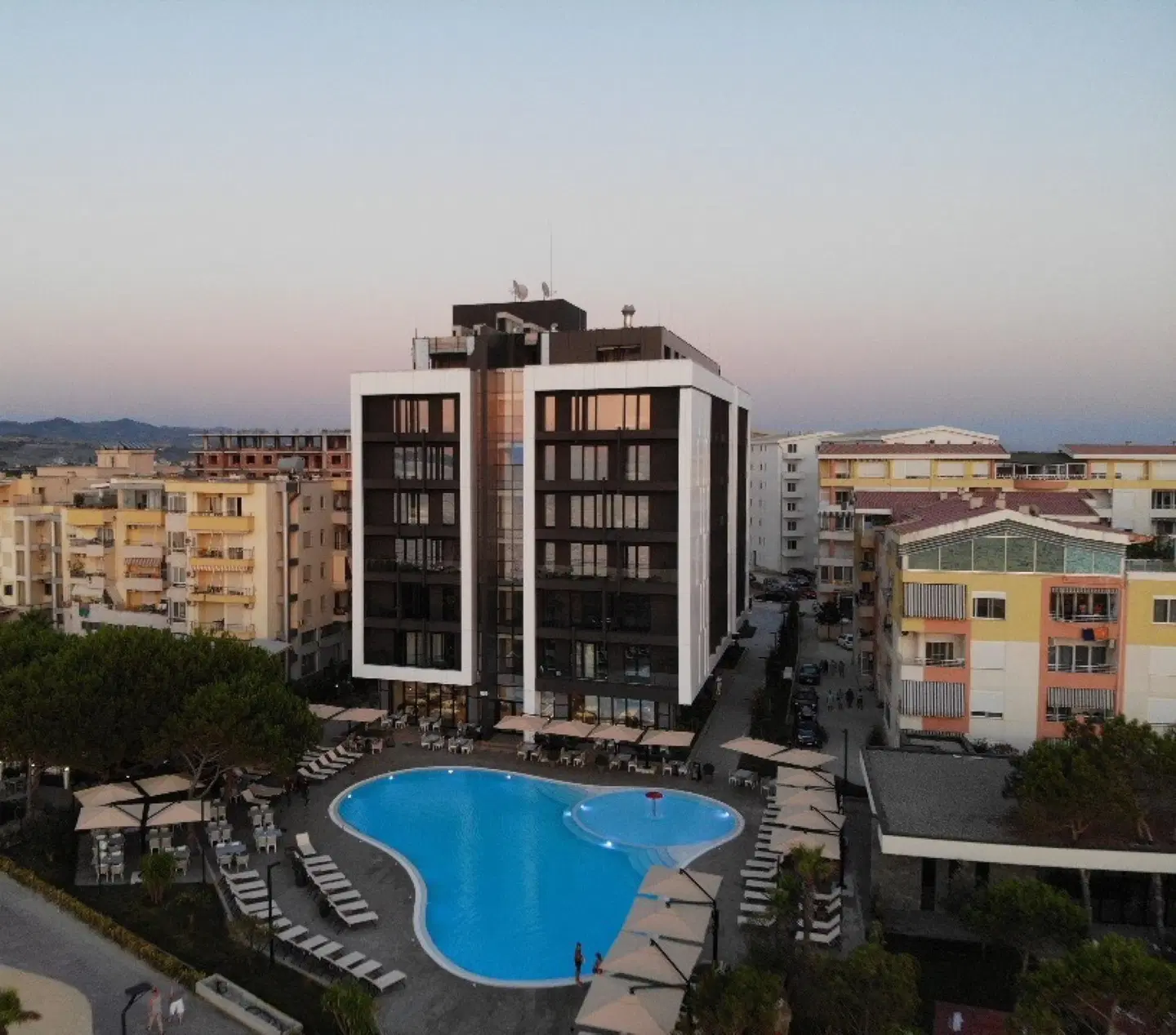 Supreme Hotel OUTDOOR_POOL