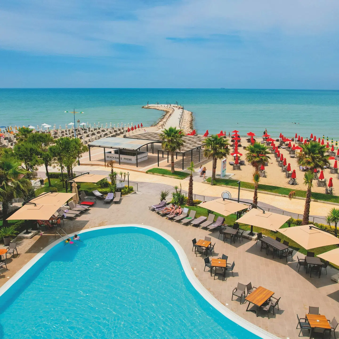 Supreme Hotel OUTDOOR_POOL