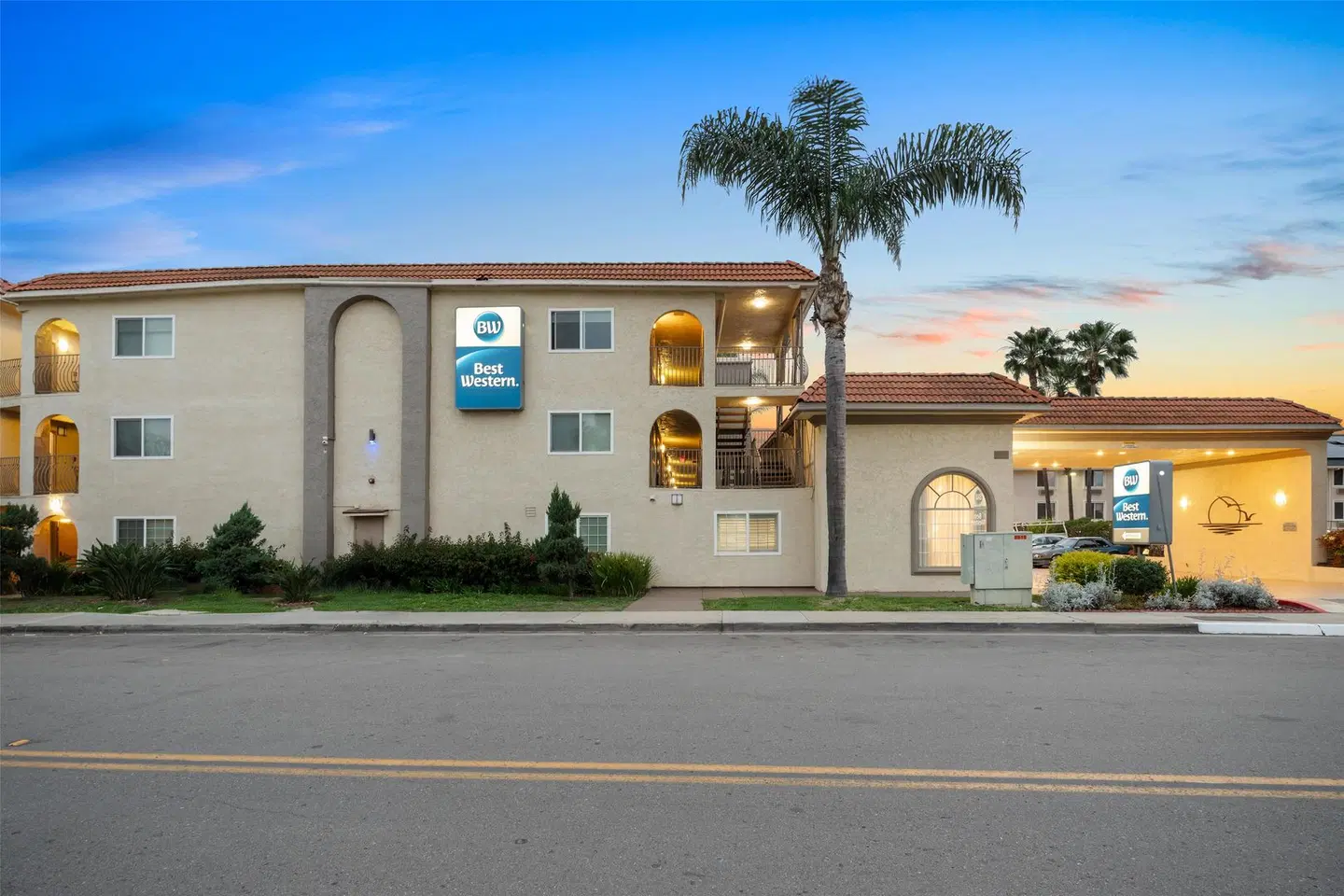 Best Western PLUS San Diego/ Miramar Hotel EXTERIOR