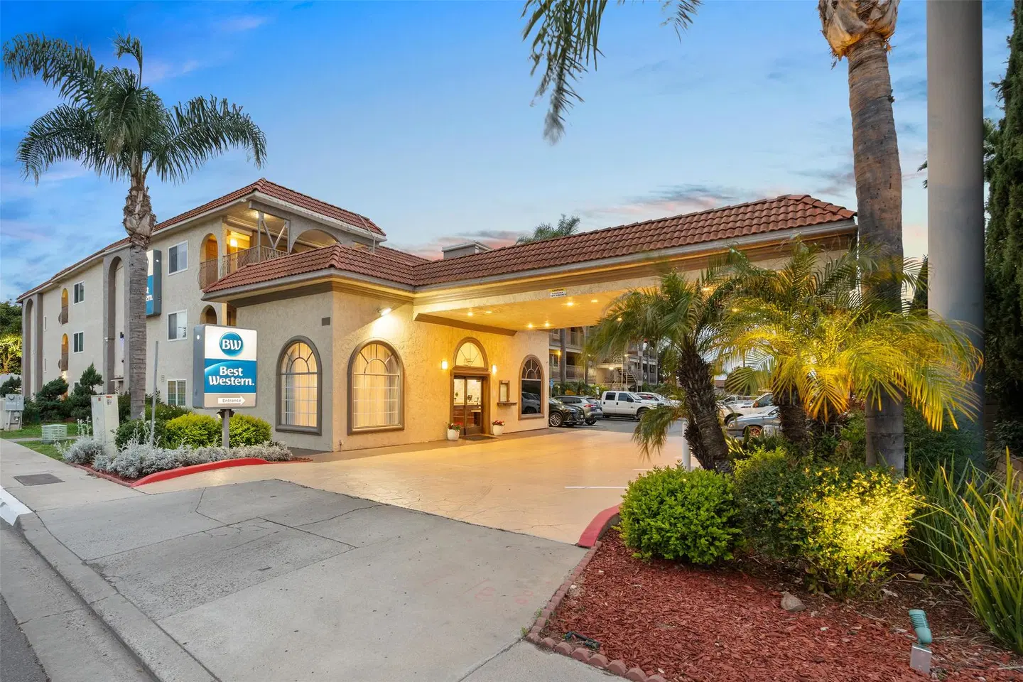 Best Western PLUS San Diego/ Miramar Hotel EXTERIOR