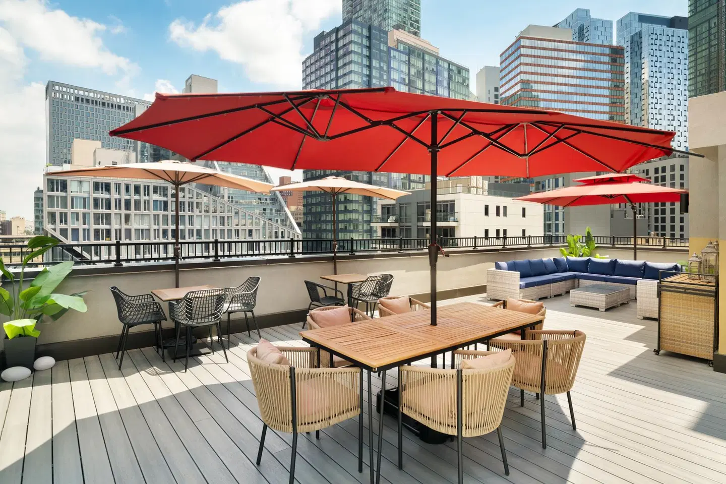 EVEN Hotel Long Island City - New York by IHG Terrasse