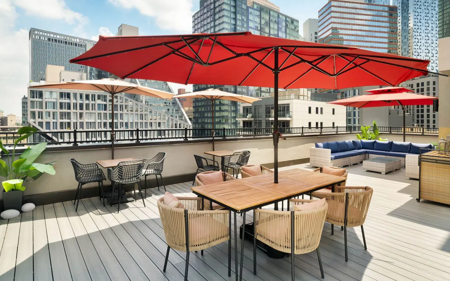 EVEN Hotel Long Island City - New York by IHG Terrasse