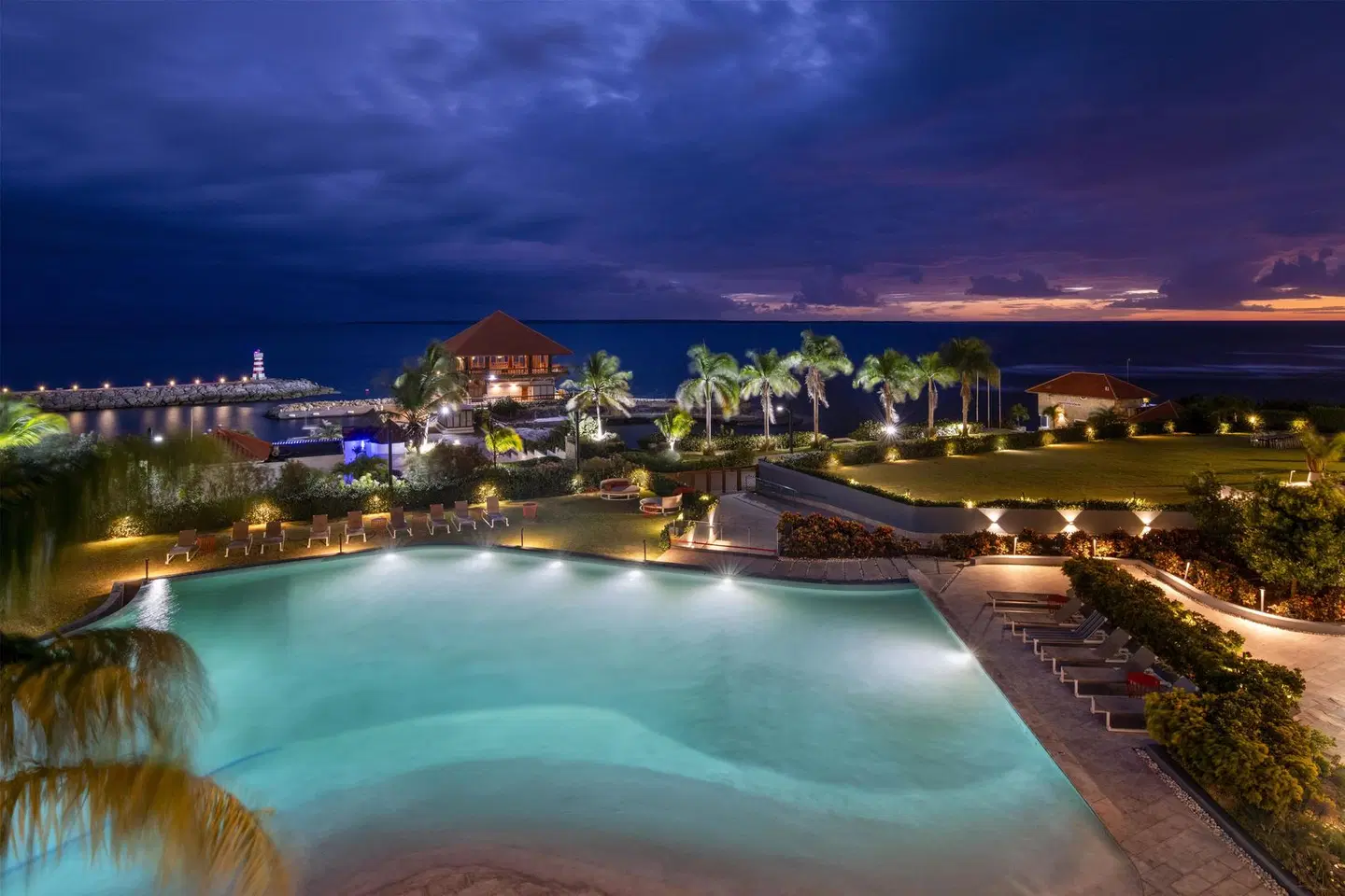 Hilton Garden Inn La Romana OUTDOOR_POOL