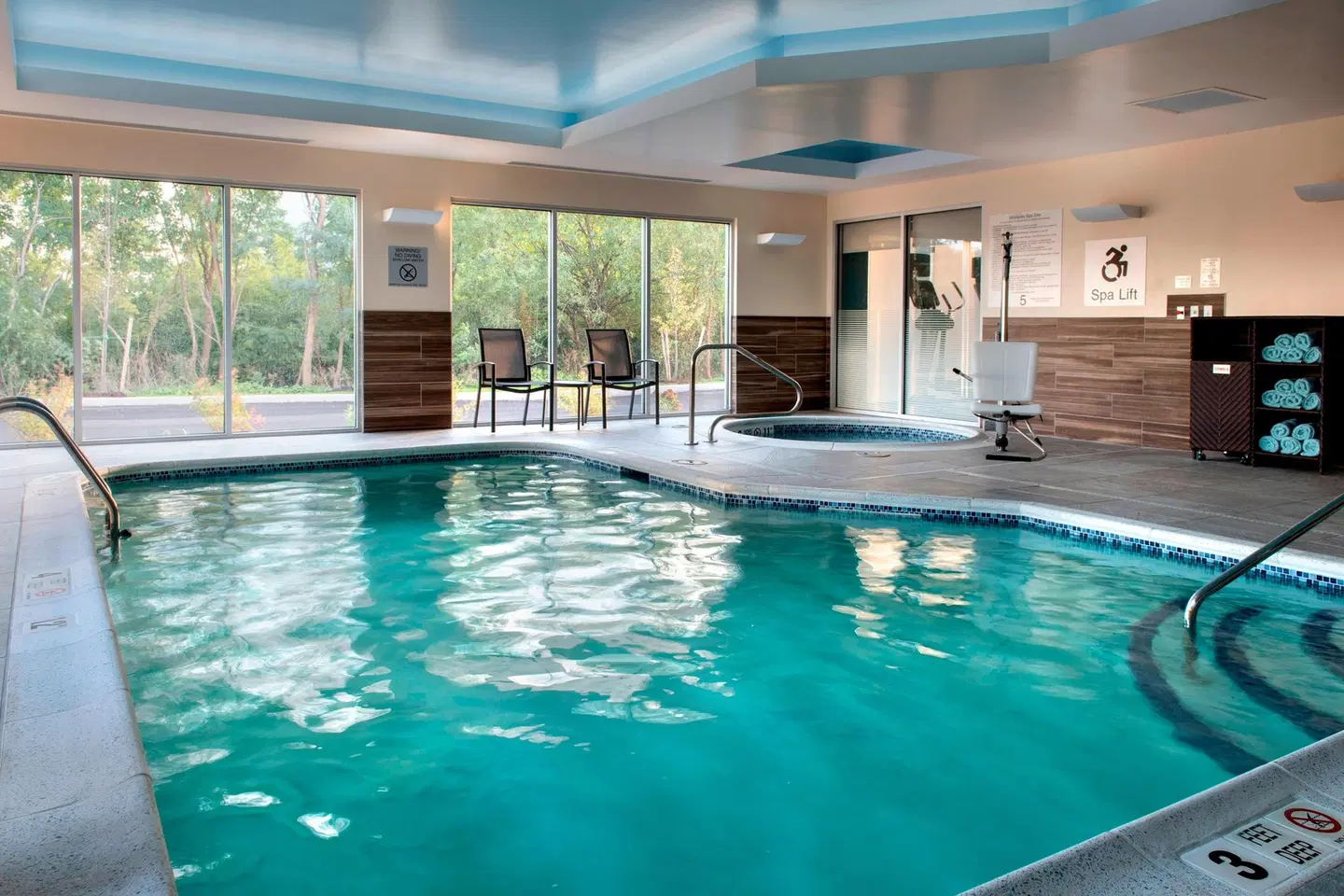 Fairfield by Marriott Inn & Suites Buffalo Amherst/University Hallenbad