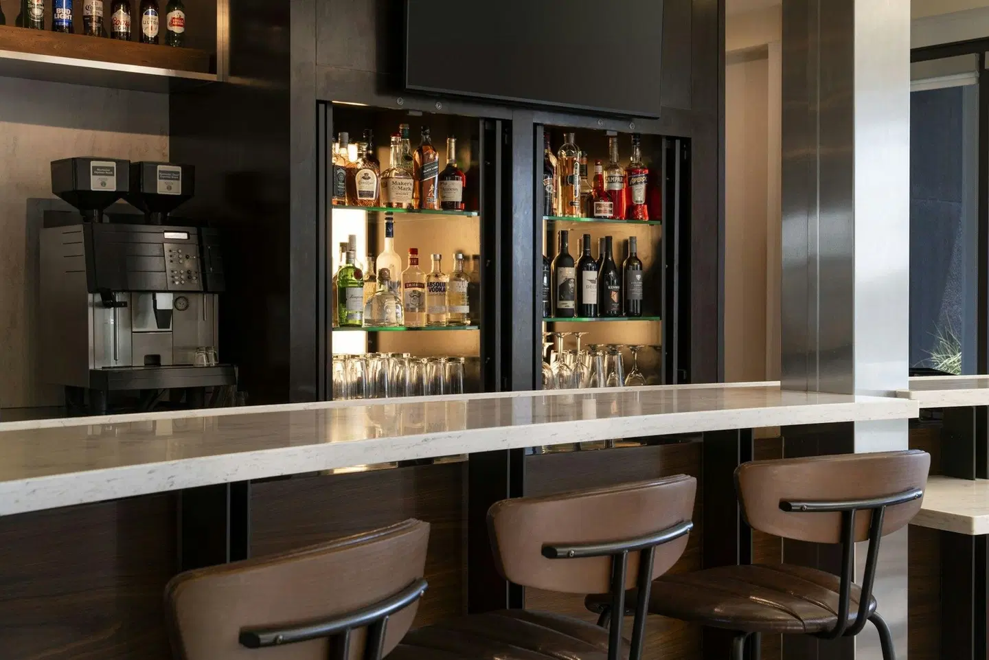 Courtyard by Marriott Fresno Bar
