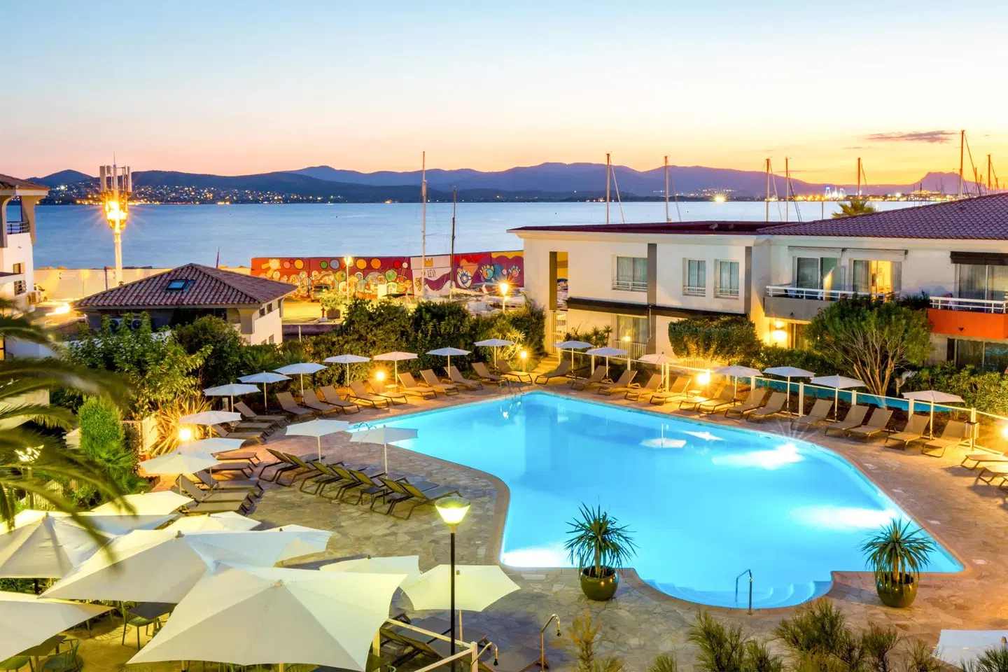 Best Western Plus Hôtel La Marina OUTDOOR_POOL