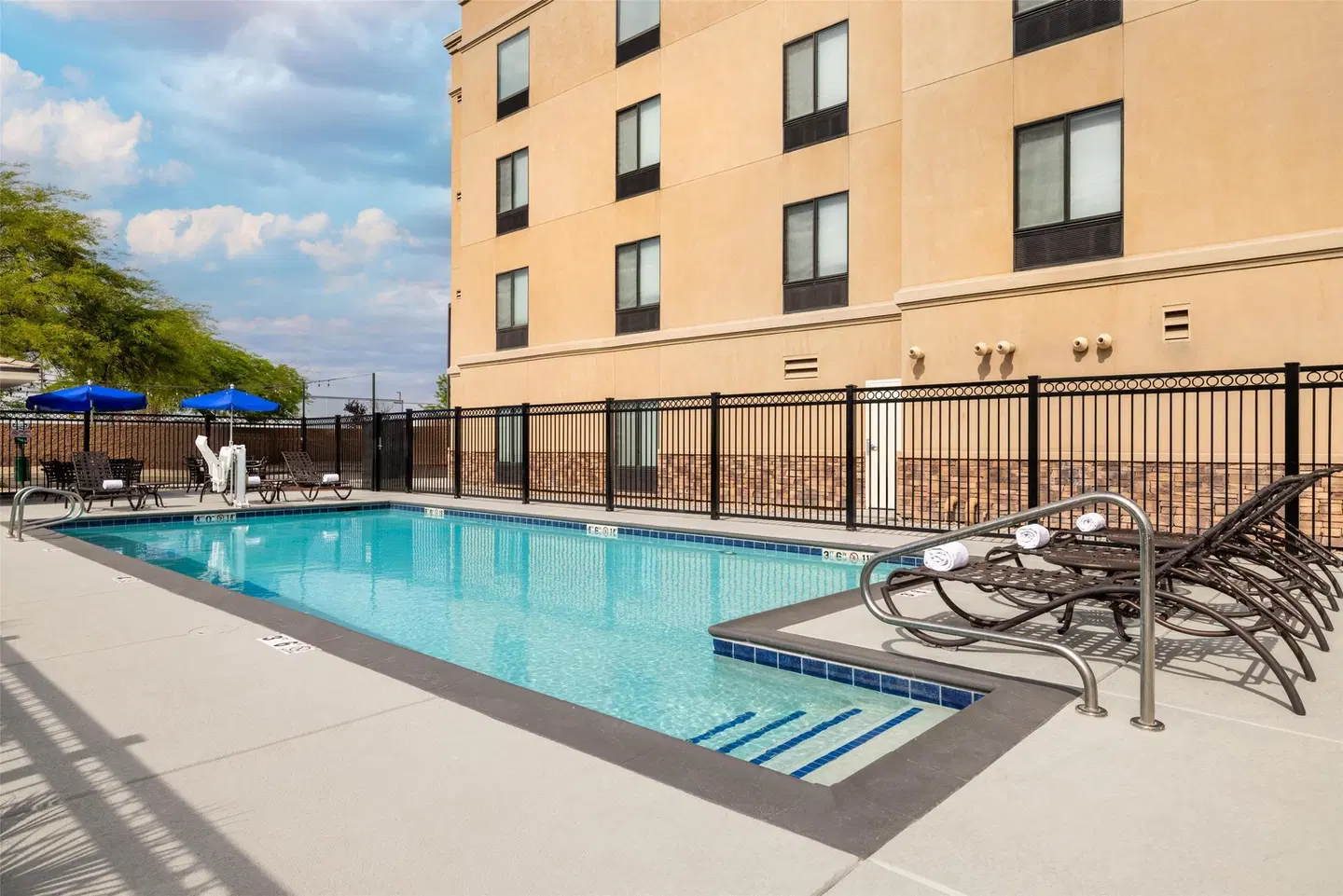 Hampton Inn Las Vegas/North Speedway OUTDOOR_POOL