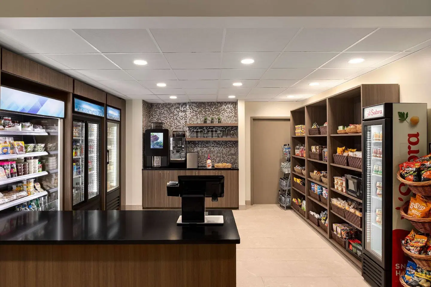 DoubleTree by Hilton New York LaGuardia Airport Bar