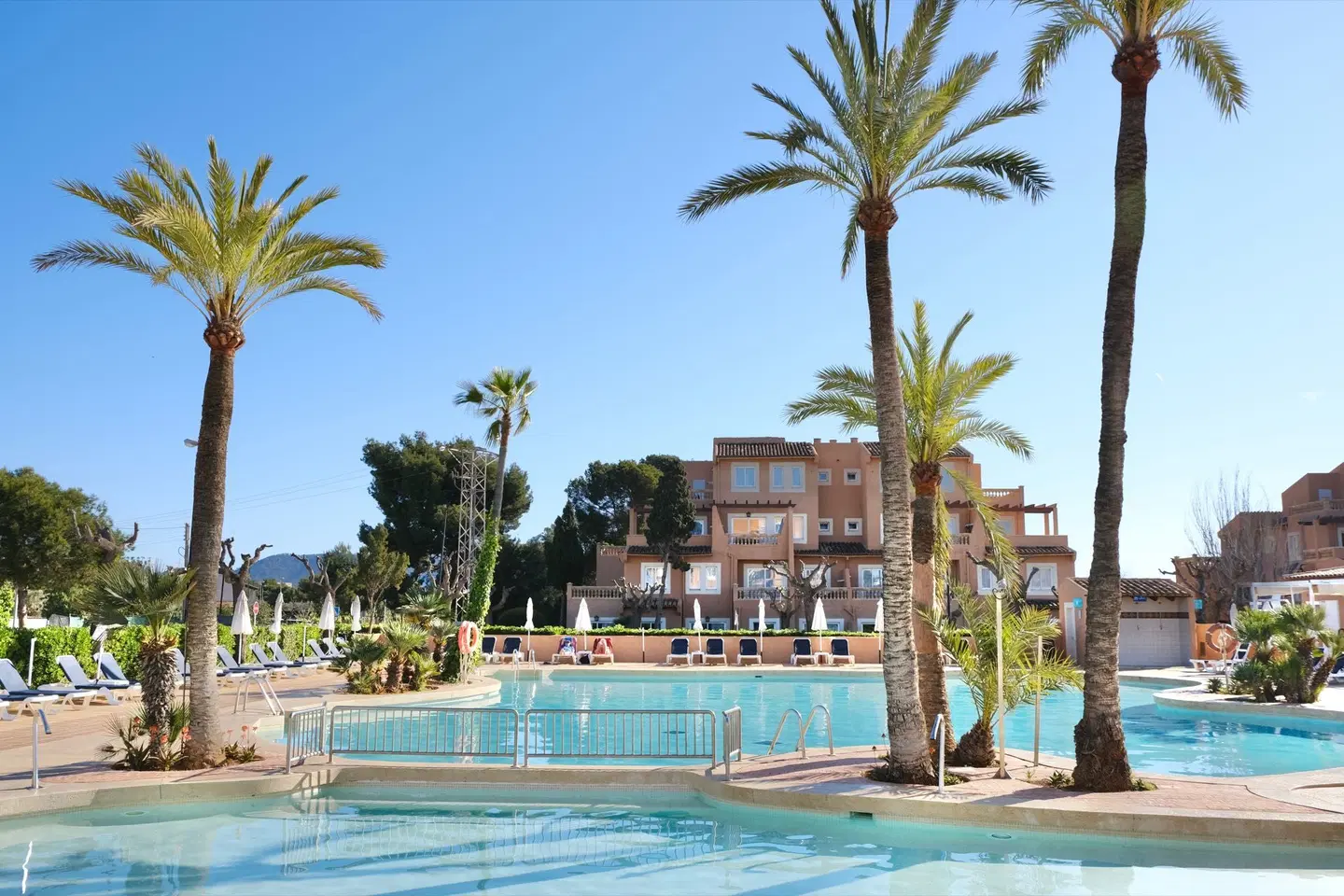 Ciudad Laurel OUTDOOR_POOL