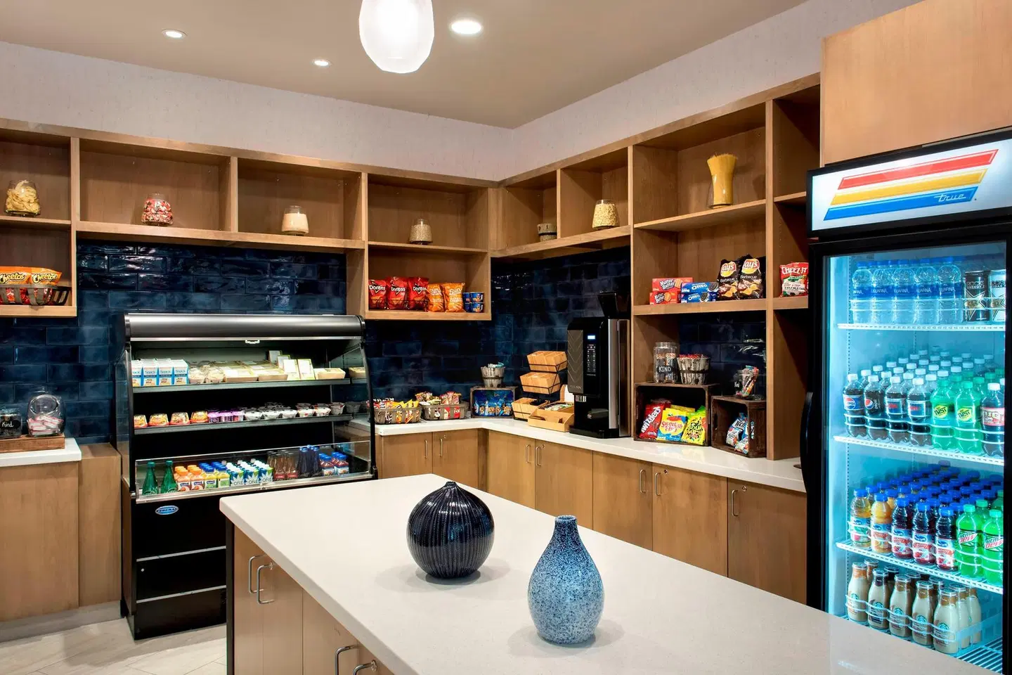 Delta Hotels by Marriott Utica Bar