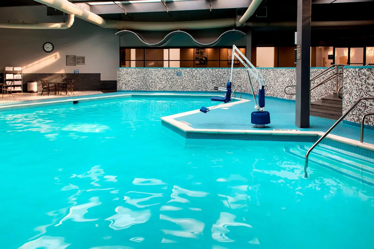 Delta Hotels by Marriott Utica Hallenbad