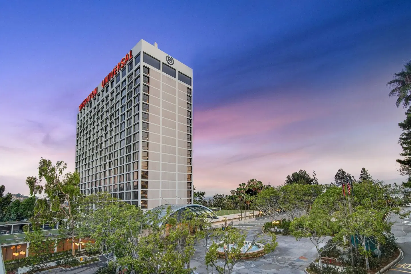 Sheraton Universal Hotel EXTERIOR