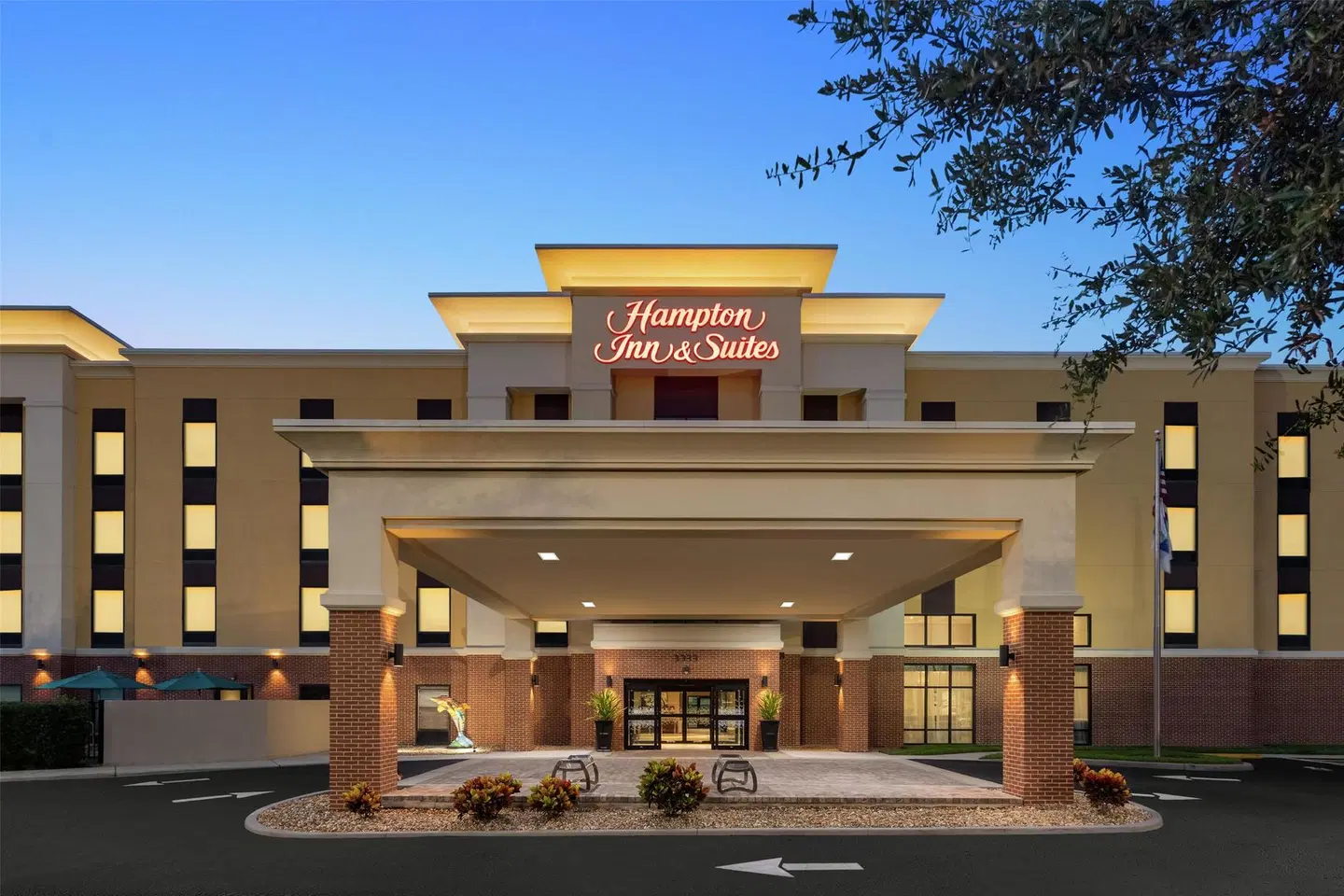 Hampton Inn & Suites Tampa Busch Gardens Area EXTERIOR