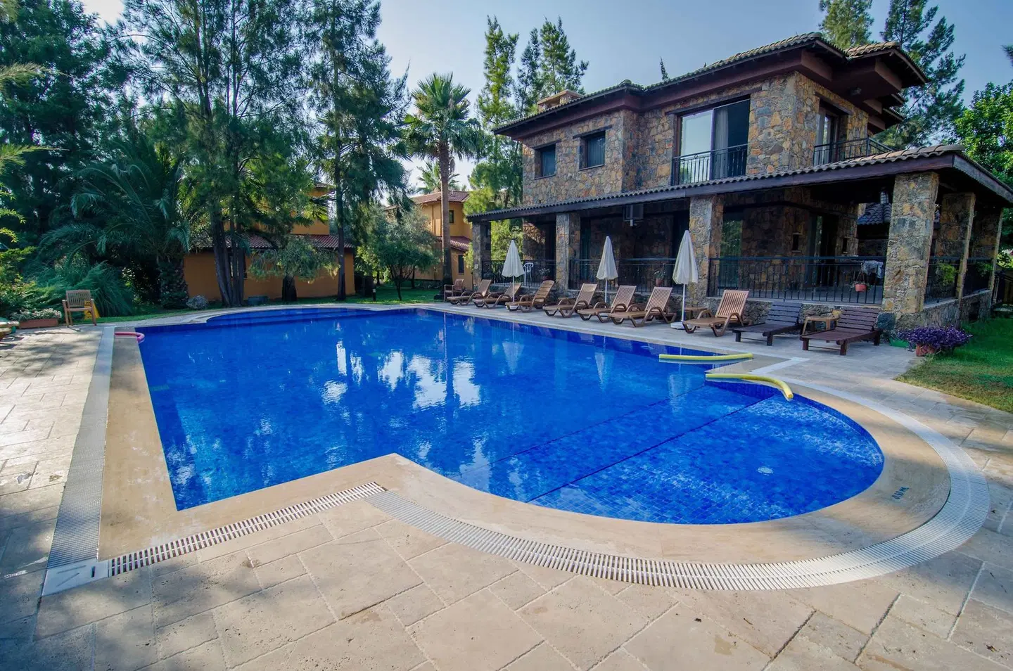 Holiday Calbis OUTDOOR_POOL