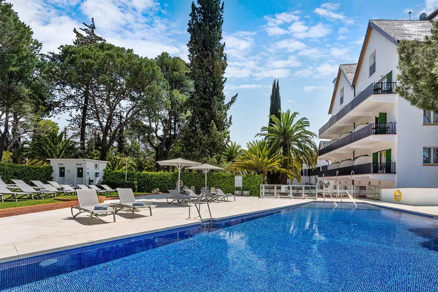 Catalonia Reina Victoria OUTDOOR_POOL