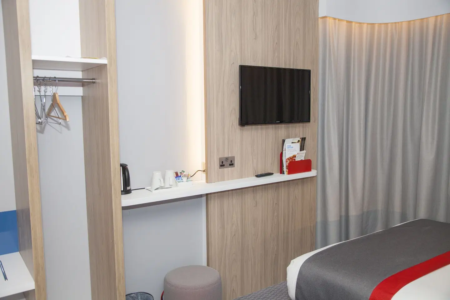 Holiday Inn Express Cardiff Bay ROOM_EXAMPLE