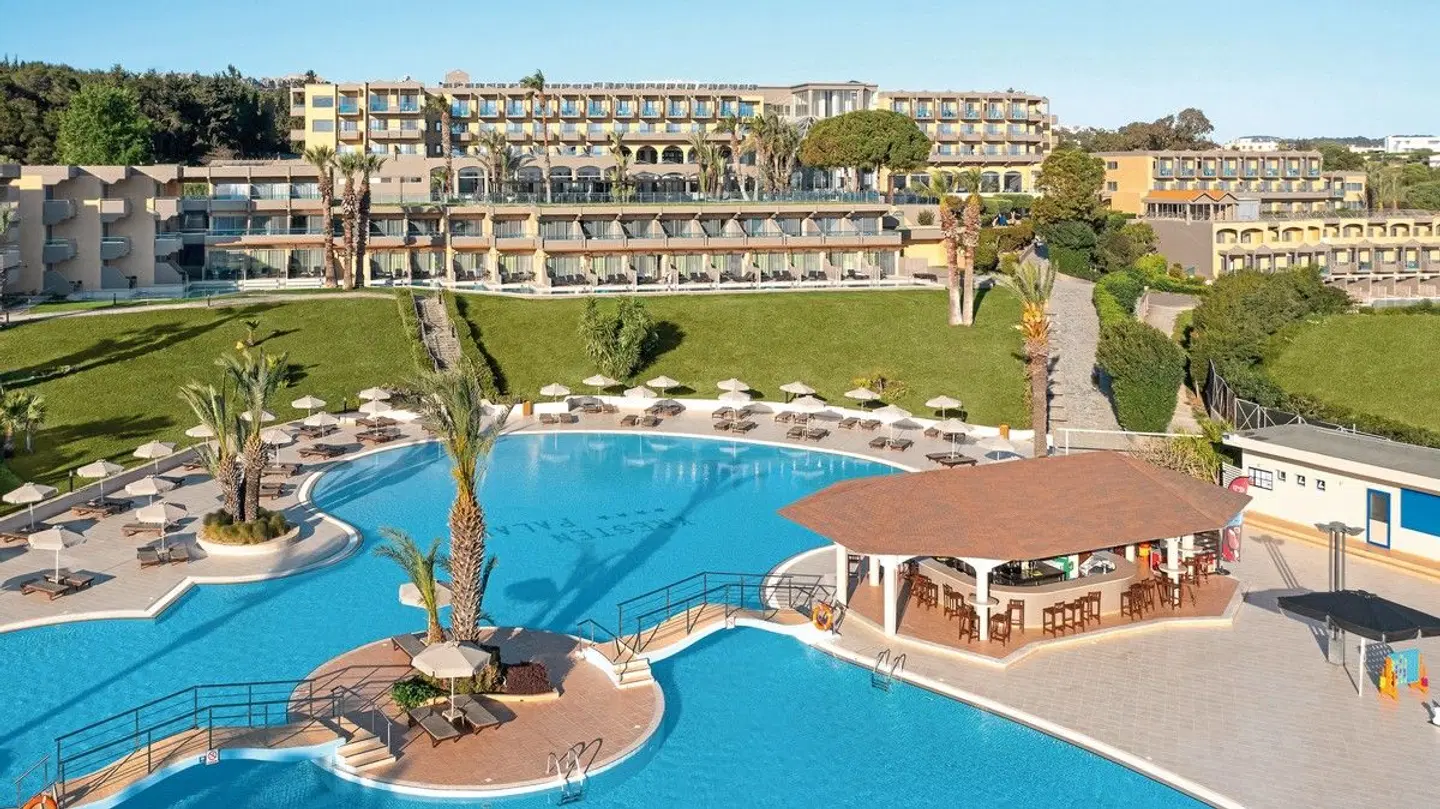Kresten Palace Hotel OUTDOOR_POOL